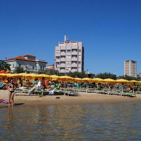 Hotel Bristol Pesaro Eksteriør billede