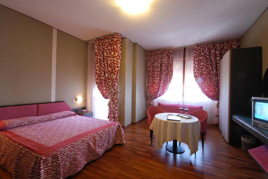 Hotel Bristol Pesaro Eksteriør billede