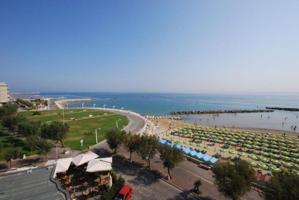 Hotel Bristol Pesaro Eksteriør billede