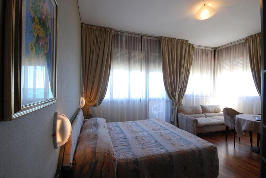 Hotel Bristol Pesaro Eksteriør billede