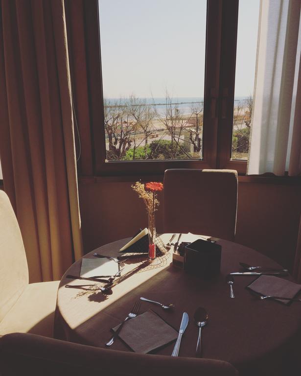 Hotel Bristol Pesaro Eksteriør billede