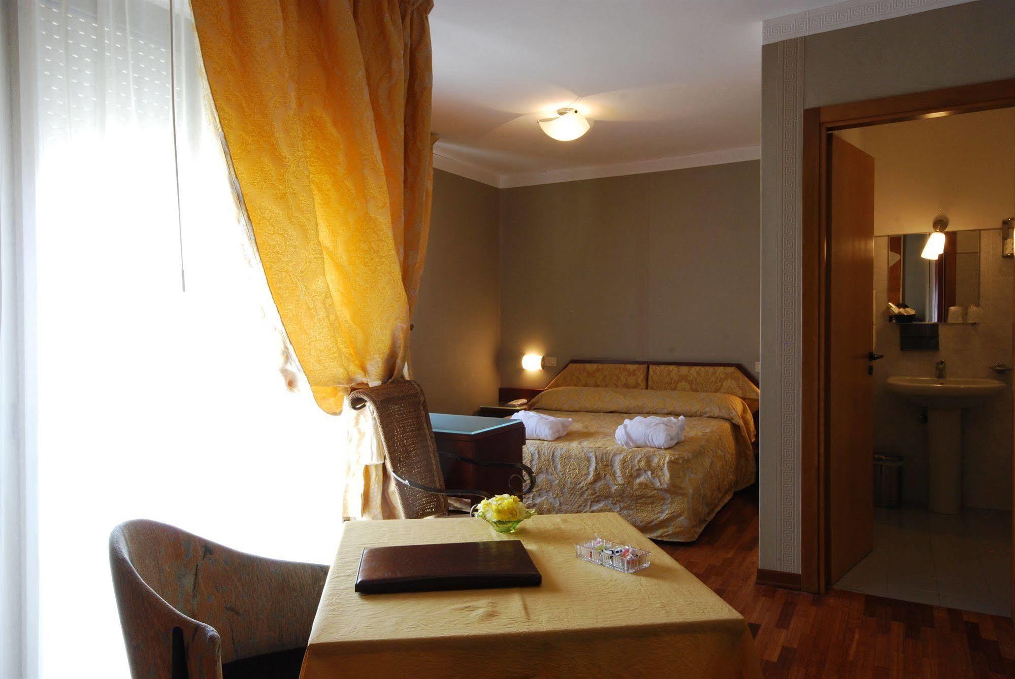 Hotel Bristol Pesaro Eksteriør billede