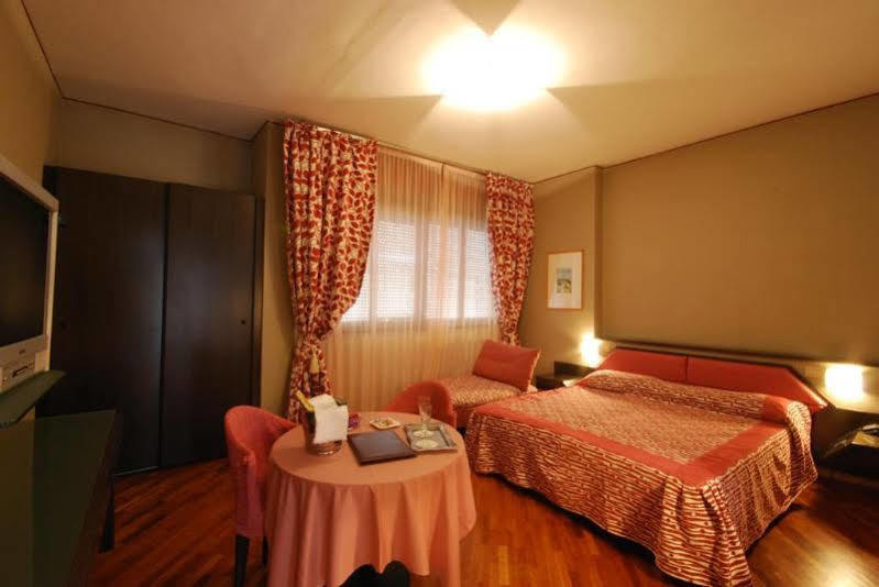 Hotel Bristol Pesaro Eksteriør billede